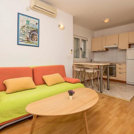 Lovely Apartment In Makarska With Kitchen Zewnętrze zdjęcie