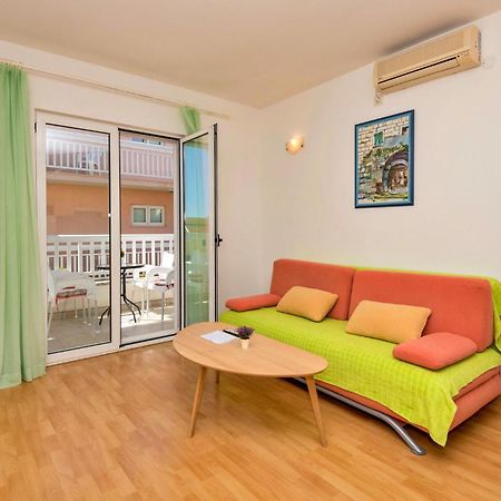 Lovely Apartment In Makarska With Kitchen Zewnętrze zdjęcie