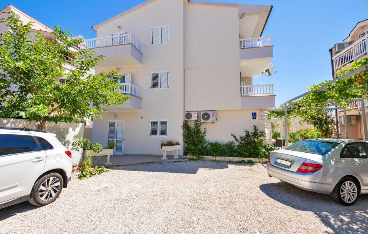 Lovely Apartment In Makarska With Kitchen Zewnętrze zdjęcie