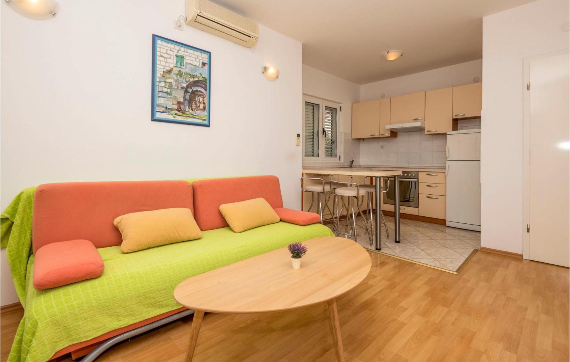 Lovely Apartment In Makarska With Kitchen Zewnętrze zdjęcie