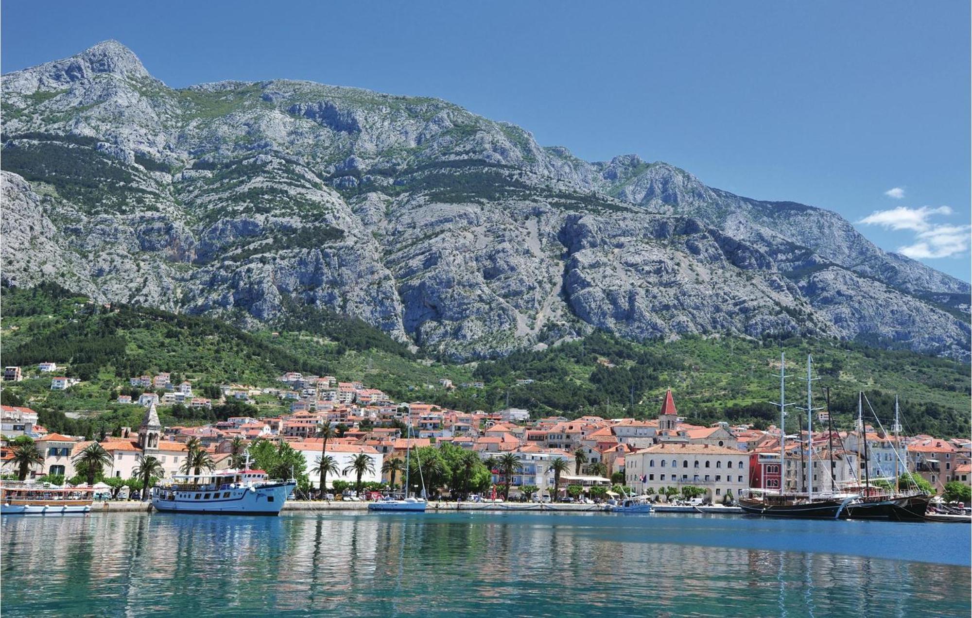 Lovely Apartment In Makarska With Kitchen Zewnętrze zdjęcie